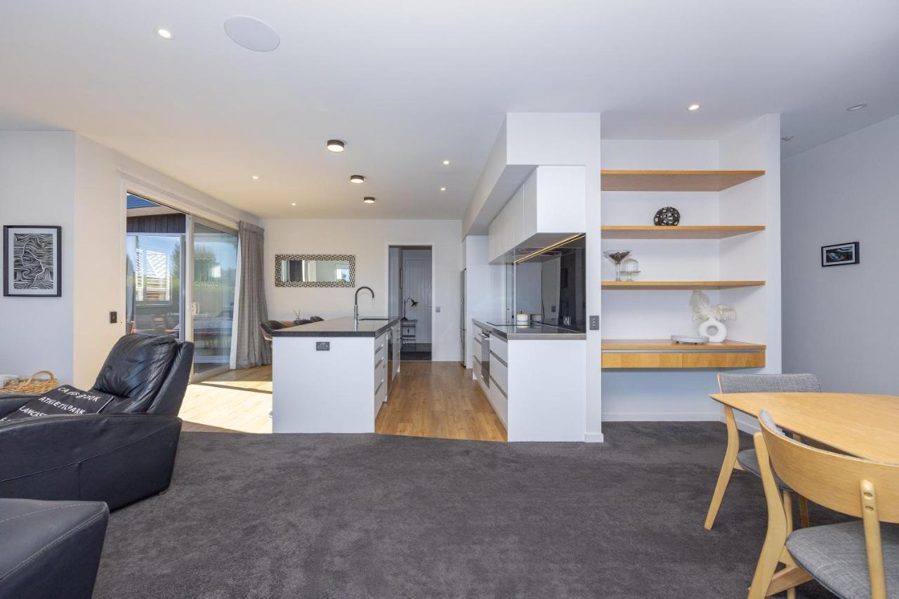 Prime Location On Warren St - 3 Bedroom Town House วานากา ภายนอก รูปภาพ